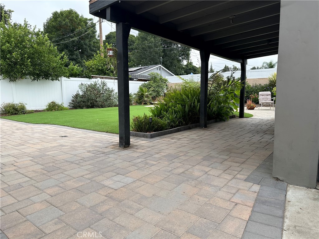 5532 N Traymore Avenue