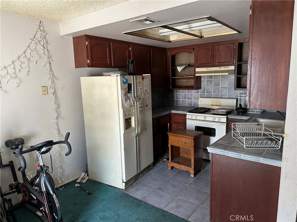 860 W Sierra Madre Avenue 1