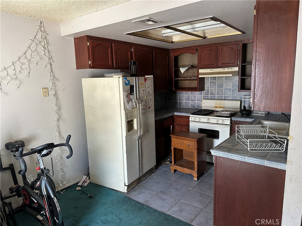 860 W Sierra Madre Avenue 1