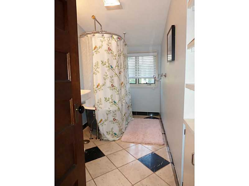 402 LLOYD Avenue 402