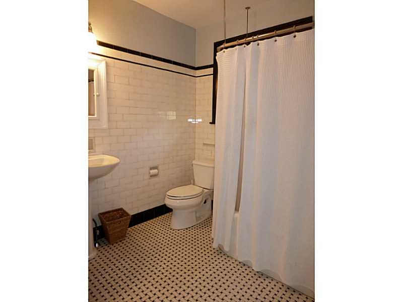 402 LLOYD Avenue 402