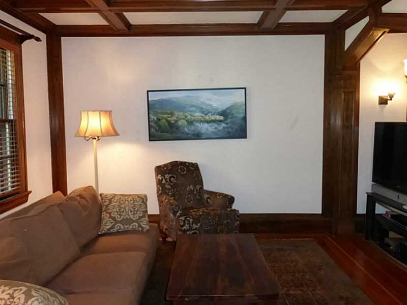 402 LLOYD Avenue 402