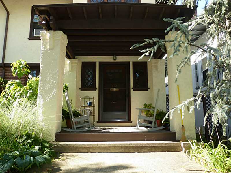 402 LLOYD Avenue 402