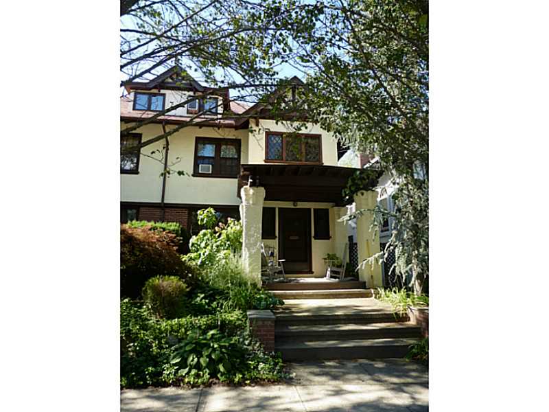 402 LLOYD Avenue 402