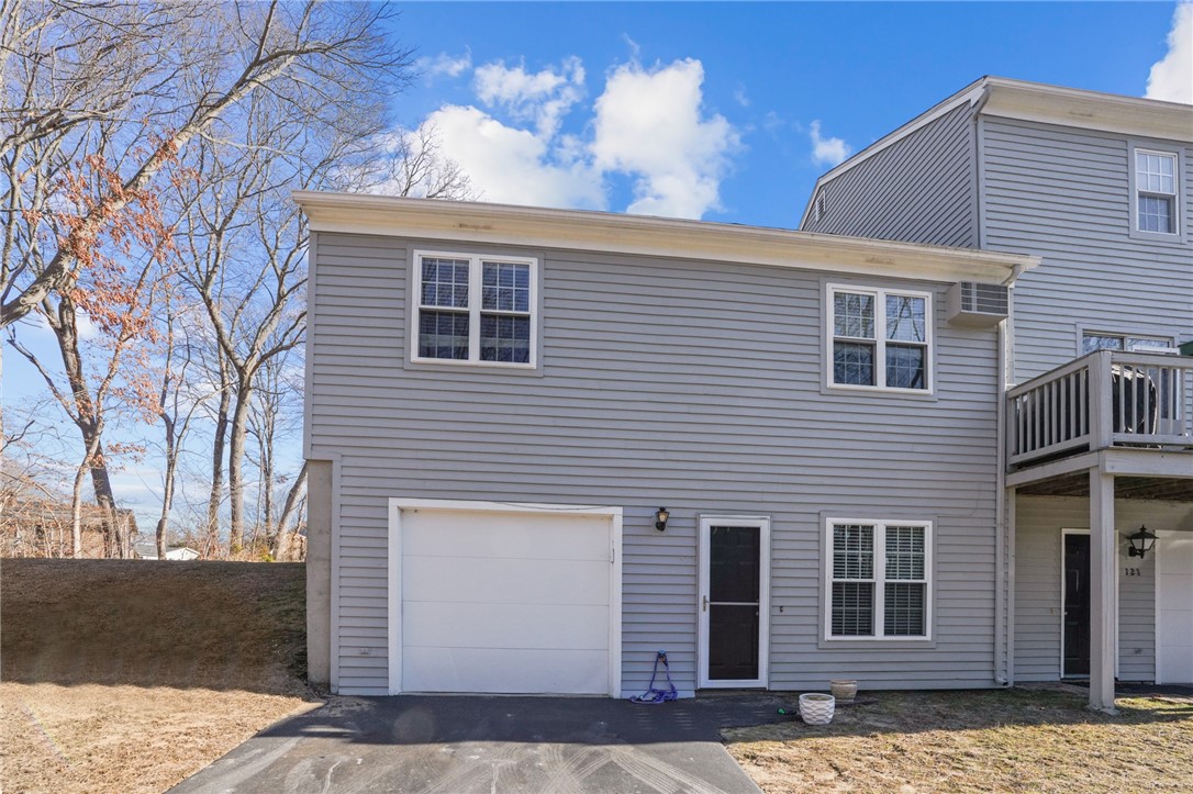 565 Quaker Lane 122