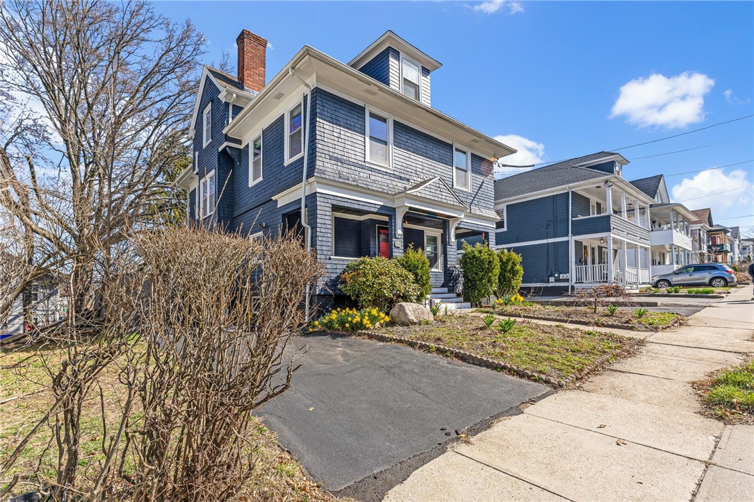 62 Rochambeau Avenue