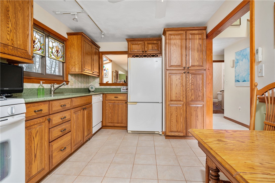 7 Wake Robin Road 905