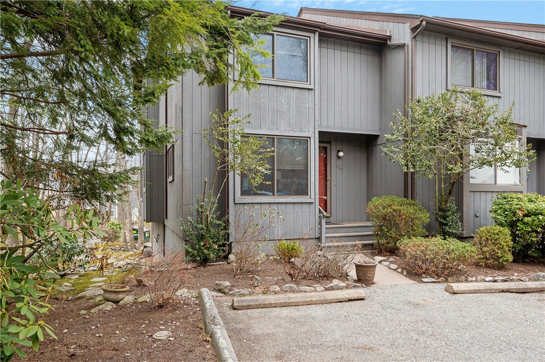 7 Wake Robin Road 905