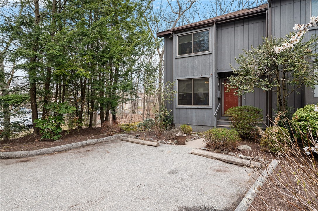 7 Wake Robin Road 905