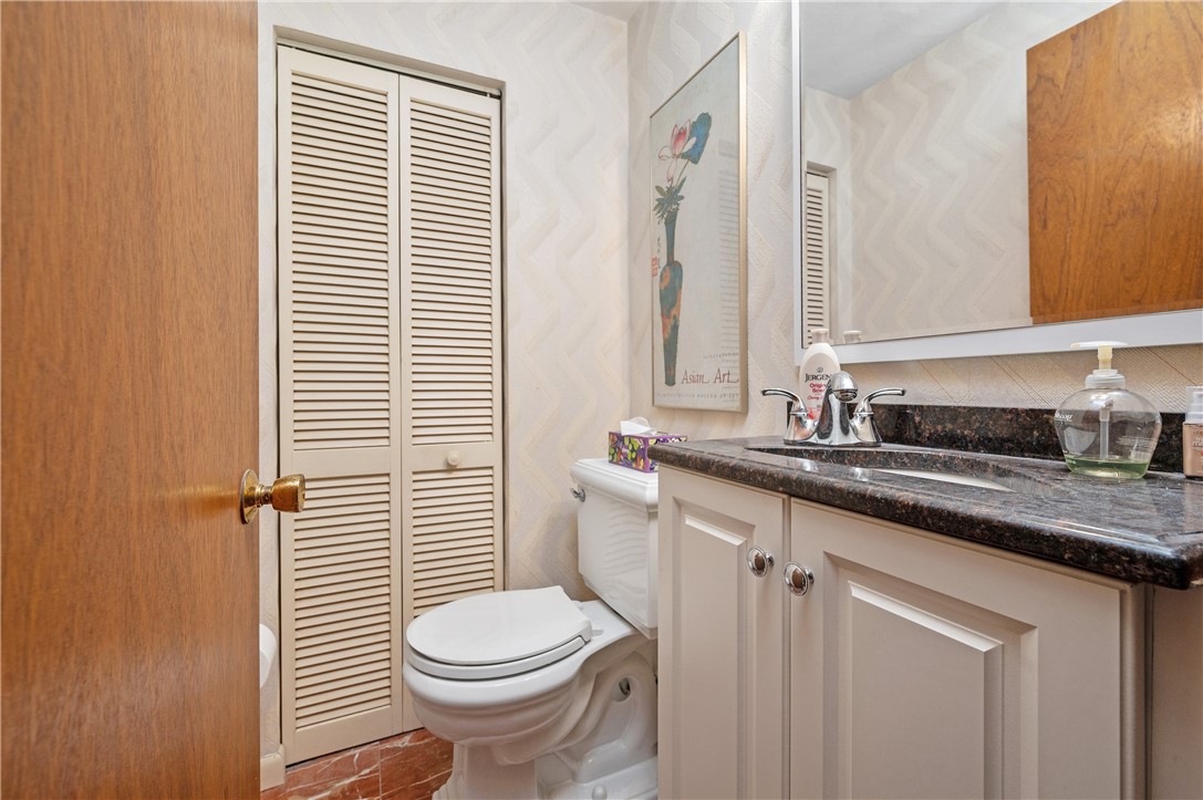 7 Wake Robin Road 905