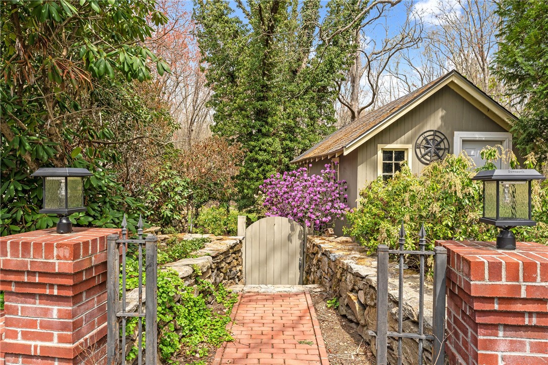 27 Peeptoad Road