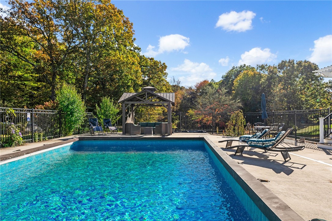 11 Pequot Lane