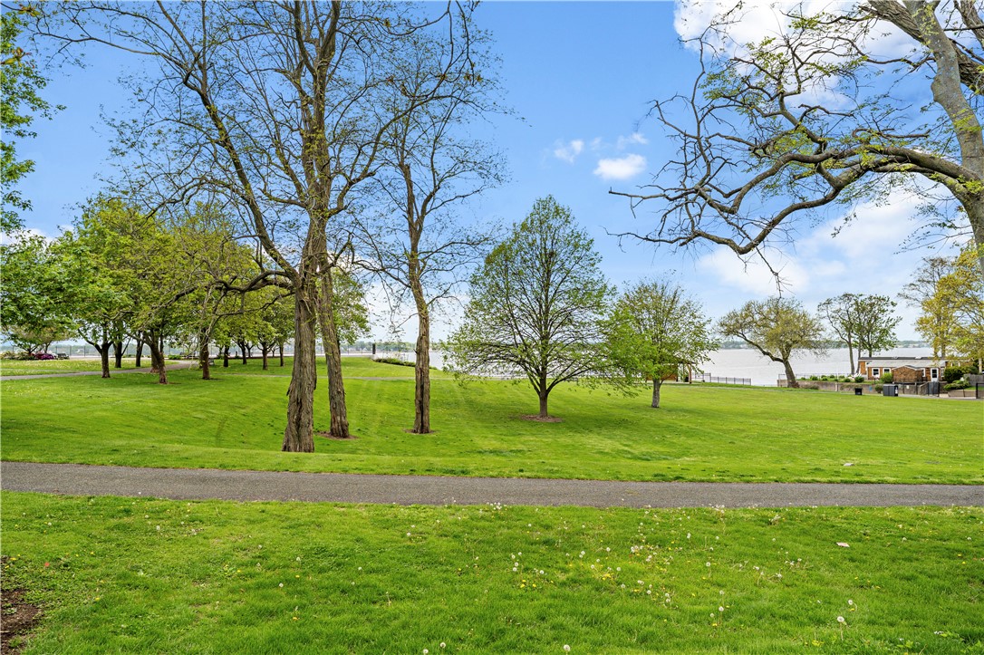 1024 Bullocks Point Avenue