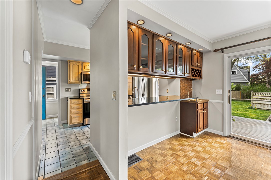 1024 Bullocks Point Avenue