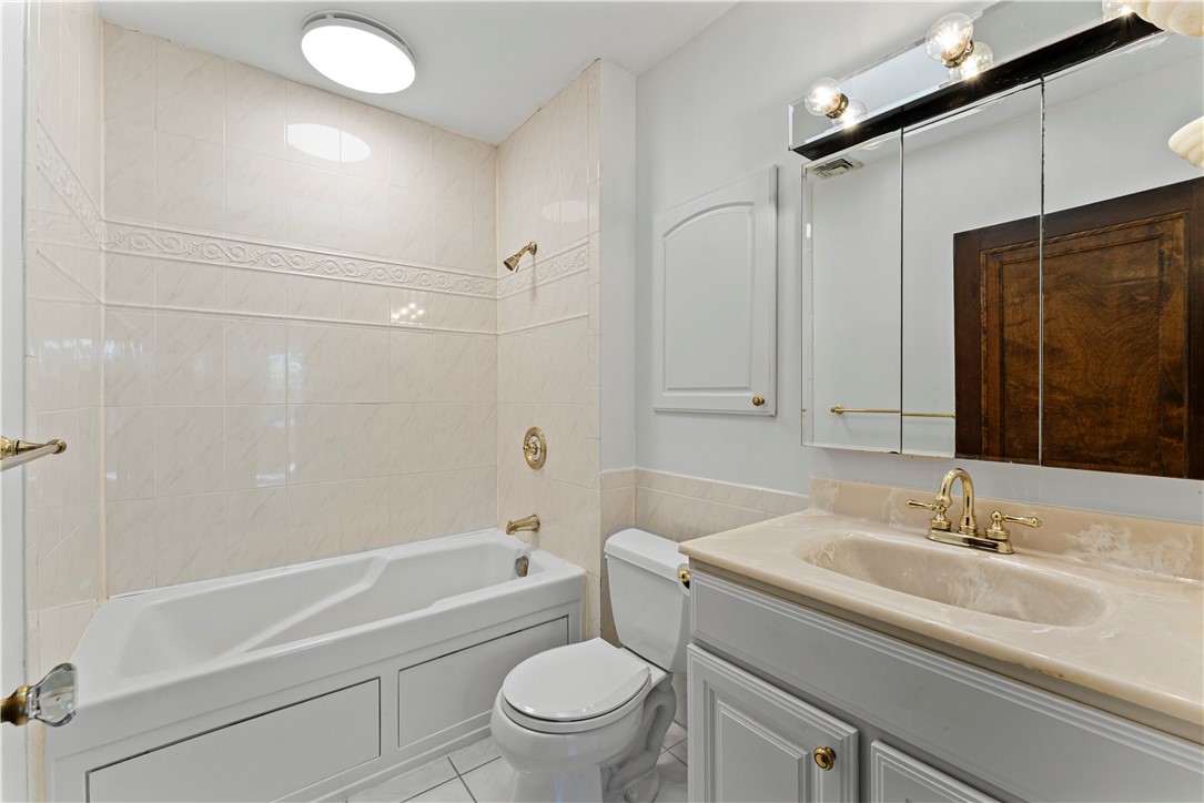 1024 Bullocks Point Avenue