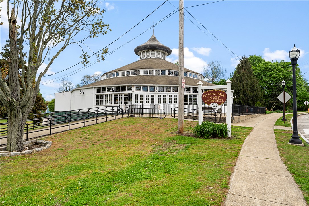 1024 Bullocks Point Avenue