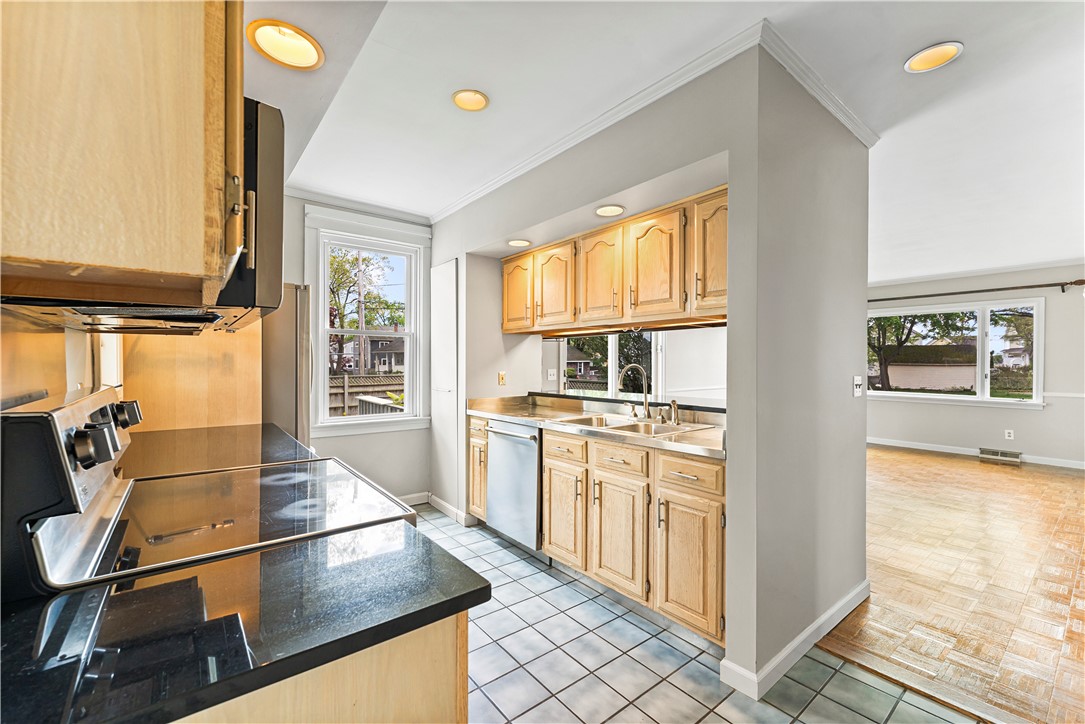 1024 Bullocks Point Avenue