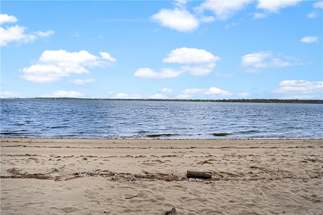 1024 Bullocks Point Avenue