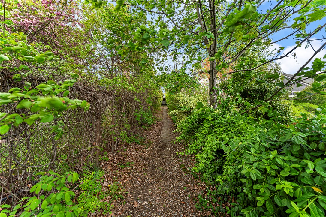 1024 Bullocks Point Avenue