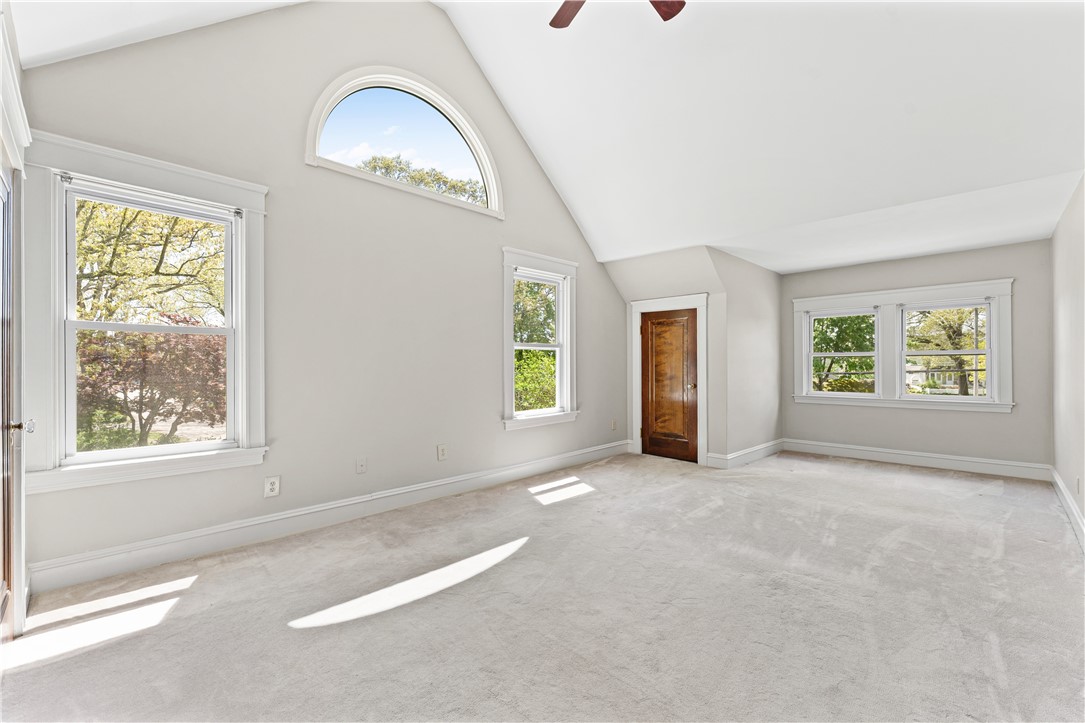 1024 Bullocks Point Avenue