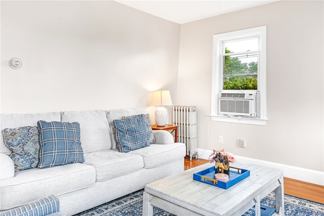 165 Wentworth Avenue 2E