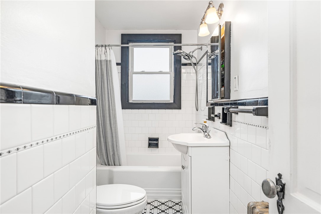 165 Wentworth Avenue 2E