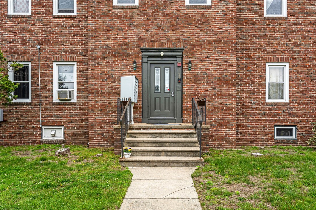 165 Wentworth Avenue 2E