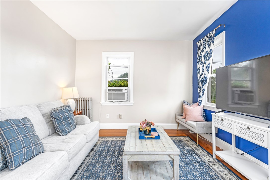 165 Wentworth Avenue 2E