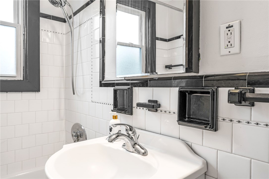 165 Wentworth Avenue 2E