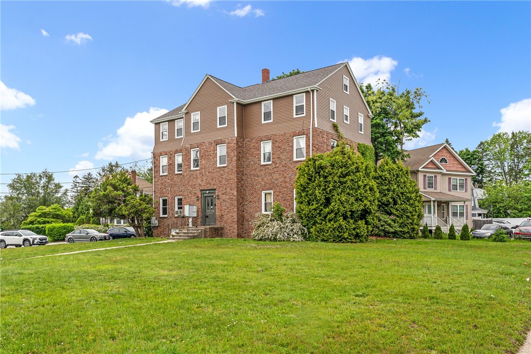 165 Wentworth Avenue 2E