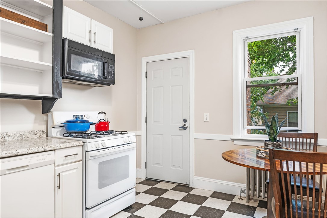 165 Wentworth Avenue 2E