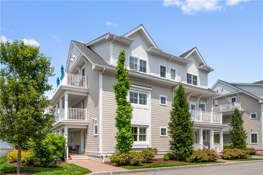 40 Kettle Point Avenue