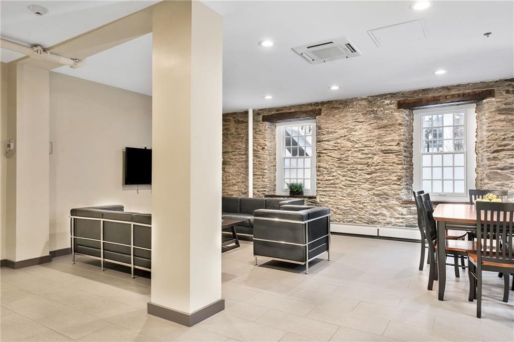 65 Weybosset Street 222
