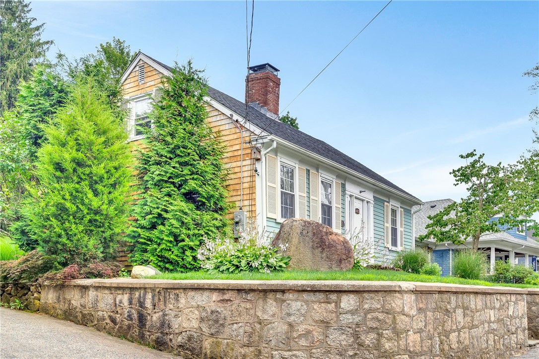 492 Oaklawn Avenue
