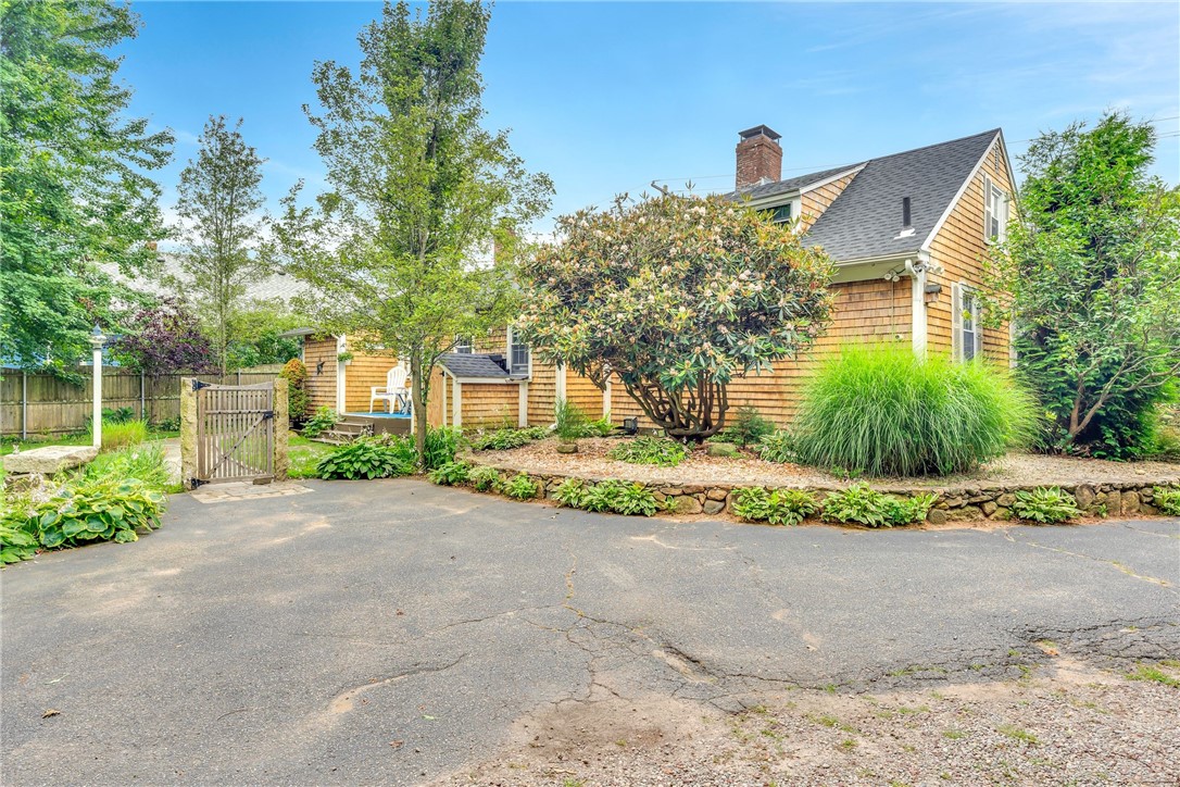 492 Oaklawn Avenue