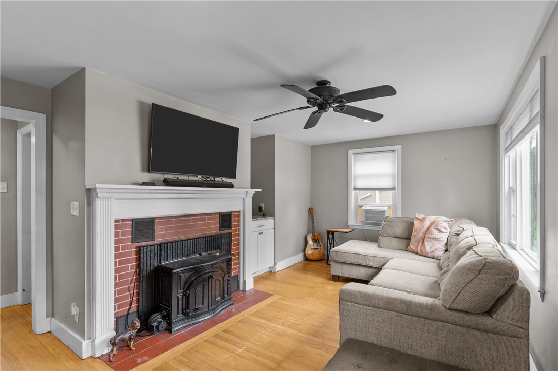 32 Bates Avenue