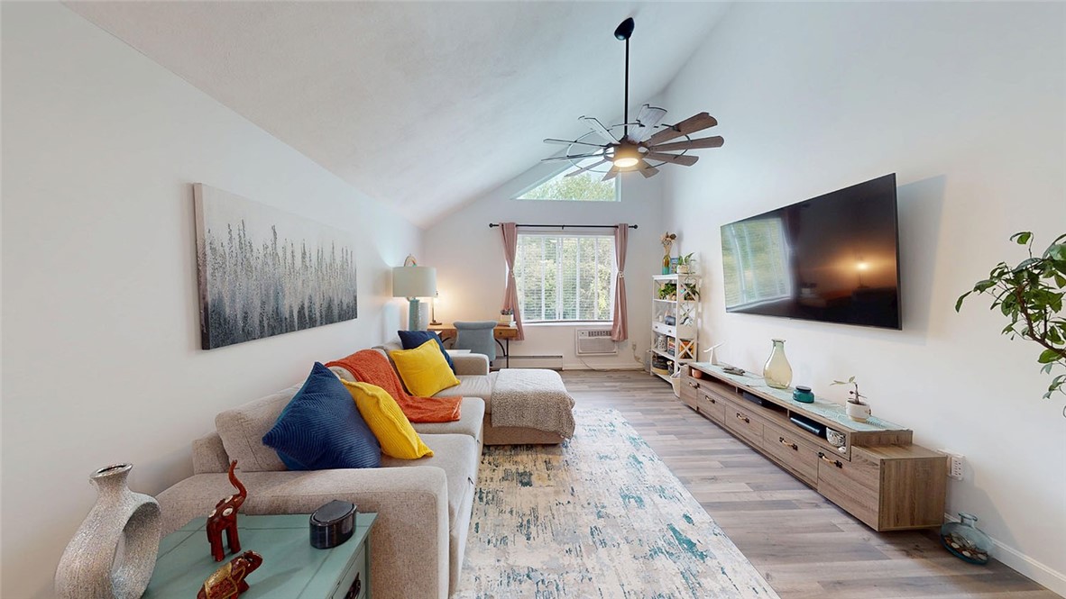 201 Woodlawn Avenue 304