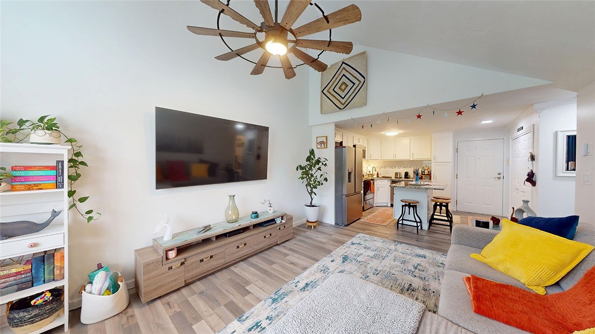 201 Woodlawn Avenue 304