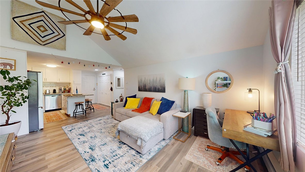 201 Woodlawn Avenue 304