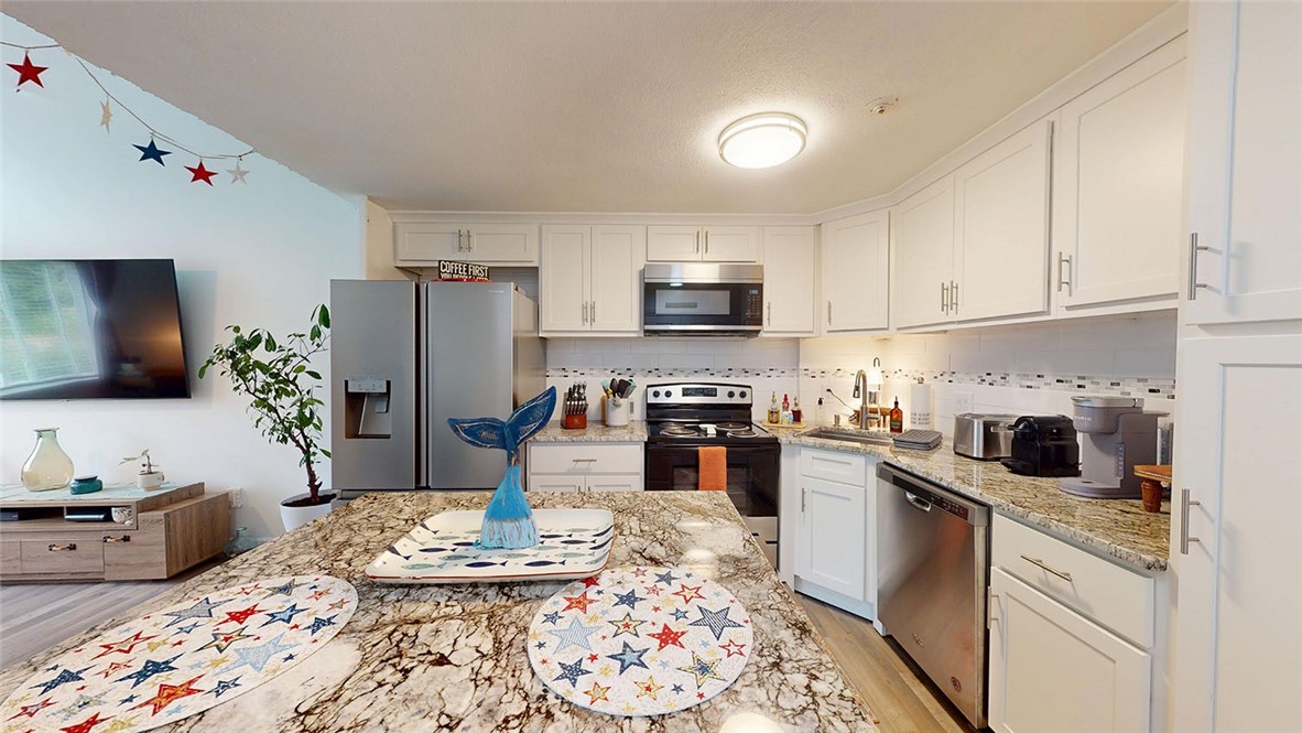 201 Woodlawn Avenue 304