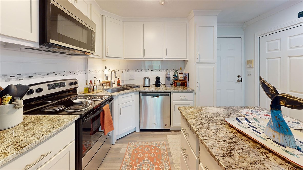 201 Woodlawn Avenue 304