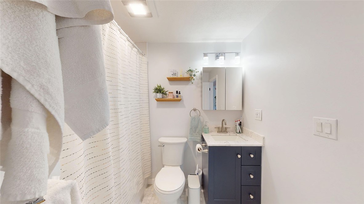 201 Woodlawn Avenue 304