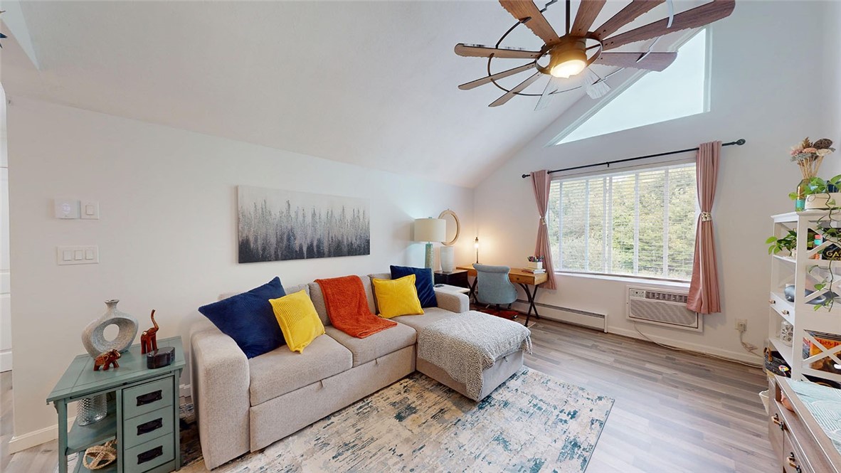 201 Woodlawn Avenue 304