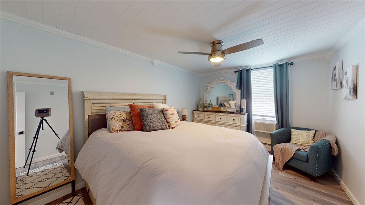 201 Woodlawn Avenue 304