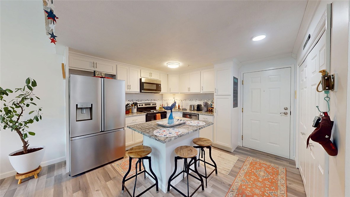 201 Woodlawn Avenue 304