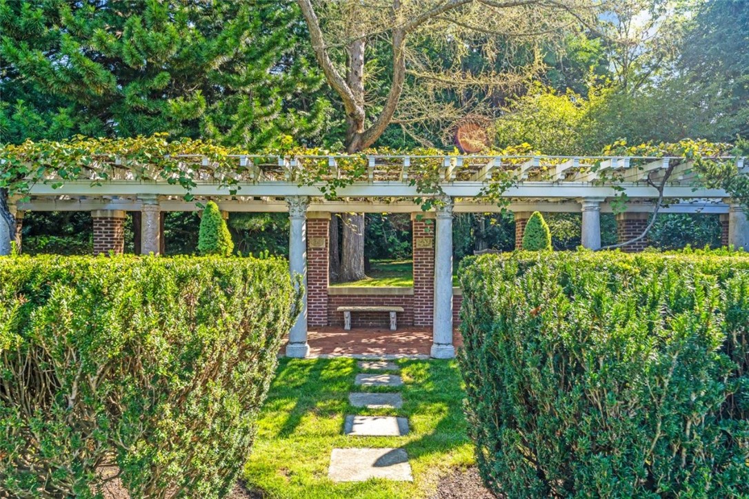 200 Arboretum Lane