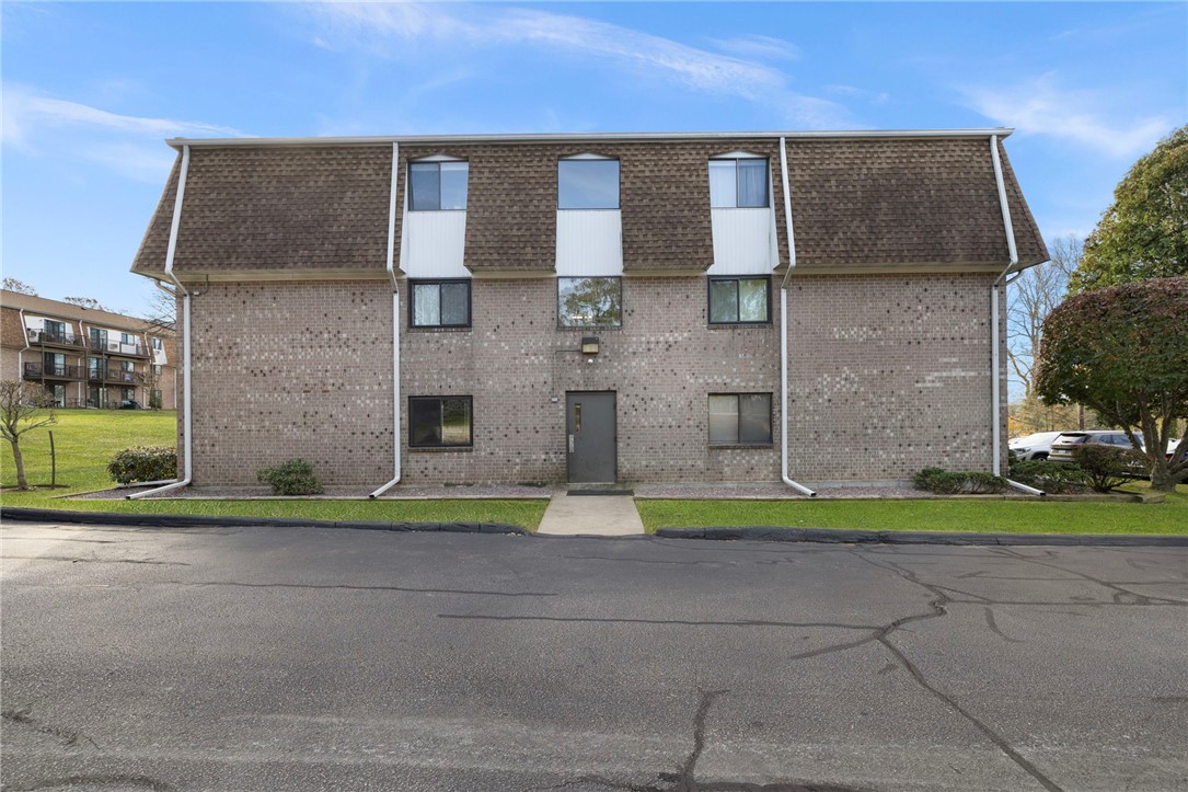 750 Quaker Lane B101