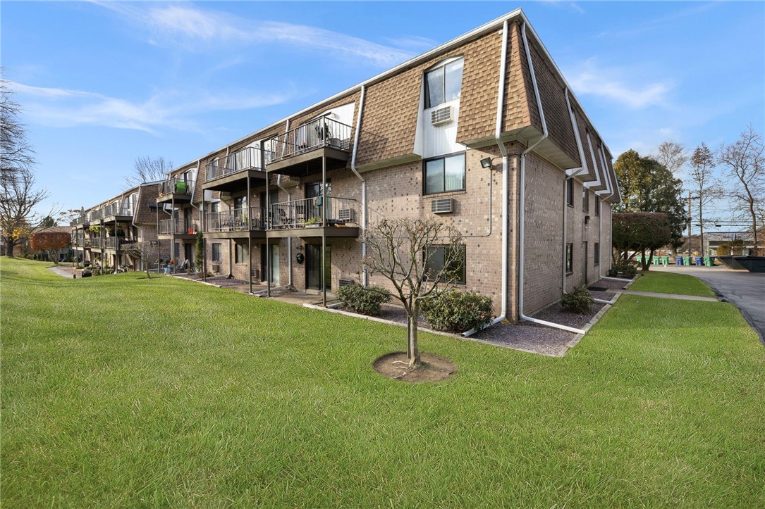 750 Quaker Lane B101