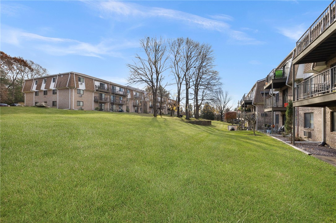 750 Quaker Lane B101