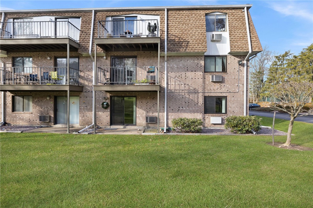 750 Quaker Lane B101